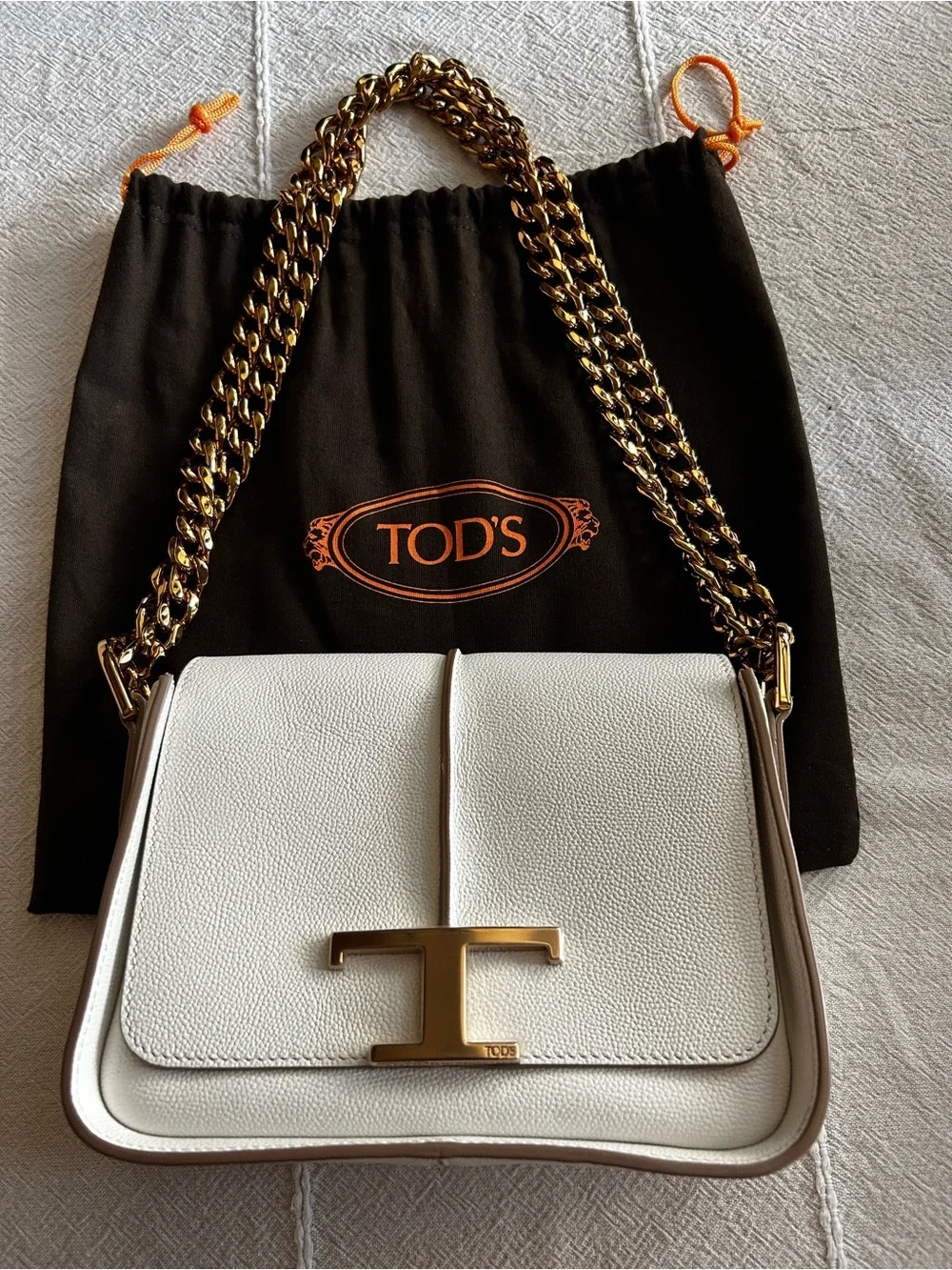 TOD'S White Leather Shoulder Bag with Gold T-Logo and Chain